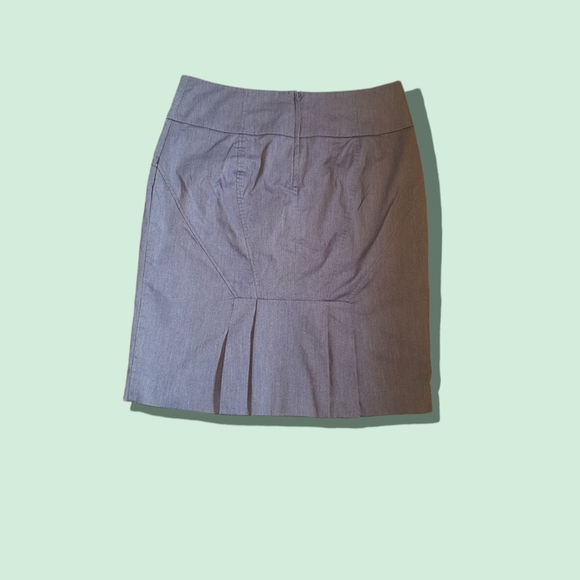 Classic pencil skirt size 14 with front button details - Picture 2 of 6